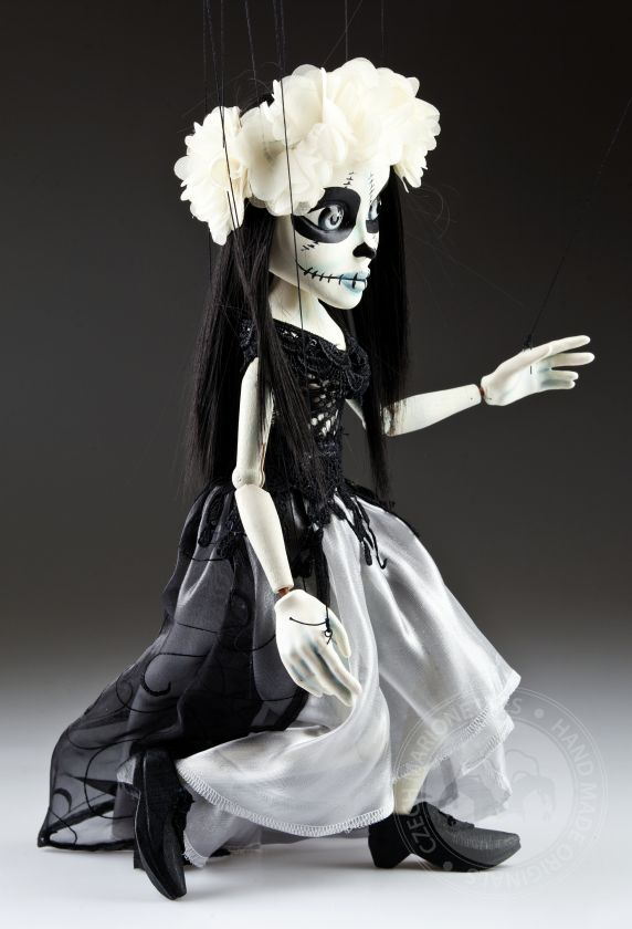 White Santa Muerte, design puppet