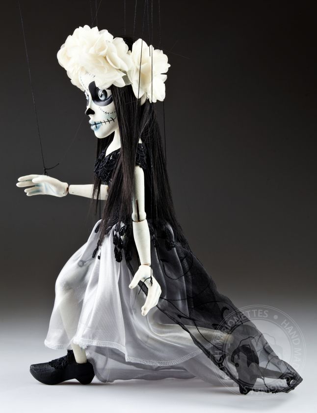 White Santa Muerte, design puppet