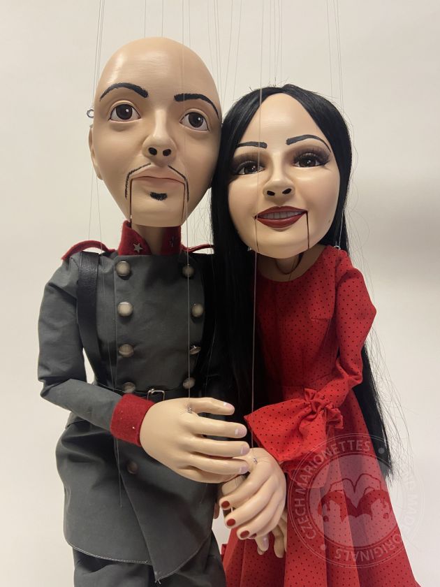 Carmen und Soldat - maßgefertigte Marionetten für ein Theater