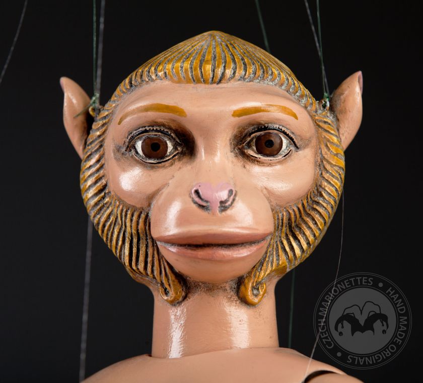 Affenfrau - ungewöhnliche Marionette mit einem Mädchenkörper und einem Affenkopf