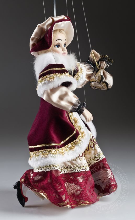 Comtesse Anna - une marionnette d'une tendre blonde avec un chapeau approprié