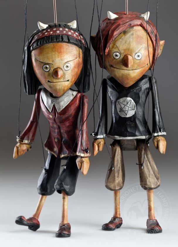 Superstar Diable - une jolie paire diabolique de marionnettes sculptées