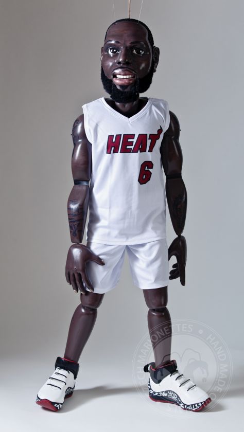 Marionnette professionnelle de joueur de baskeball LeBron James - 100 cm de hauteur