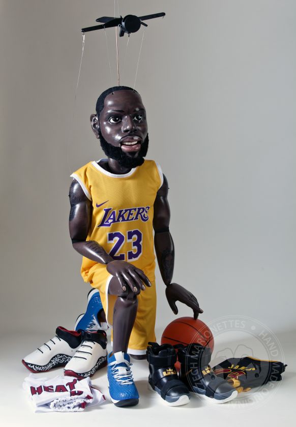 Marionnette professionnelle de joueur de baskeball LeBron James - 100 cm de hauteur