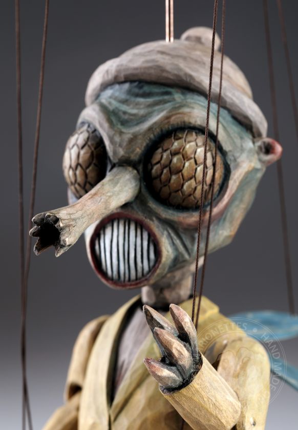 Marionnette de mouche sculptée par Jakub