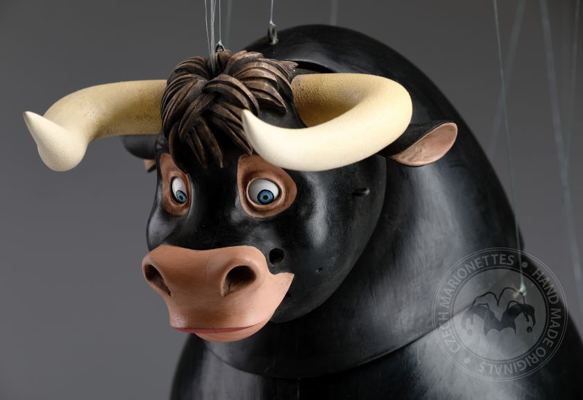 Býk Ferdinand - jedinečná umělecká loutka