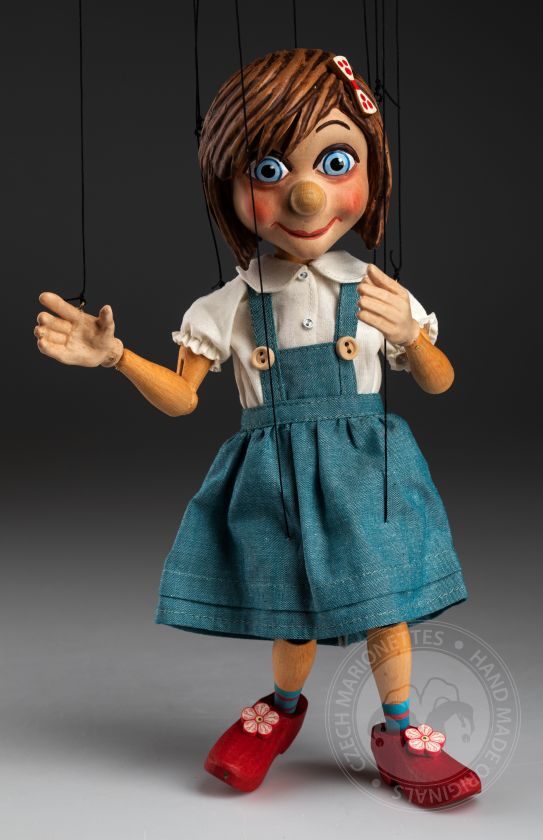 Kleines Mädchen - Pinocchio-Marionette