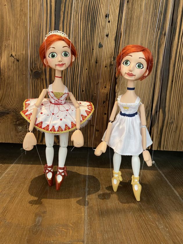 Two wooden handmade ballerina marionettes | Marionettes.cz