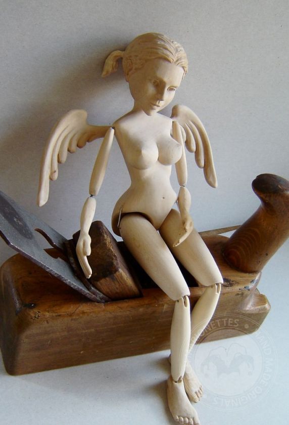 Fairy Angel sculpté à la main dans du bois de tilleul