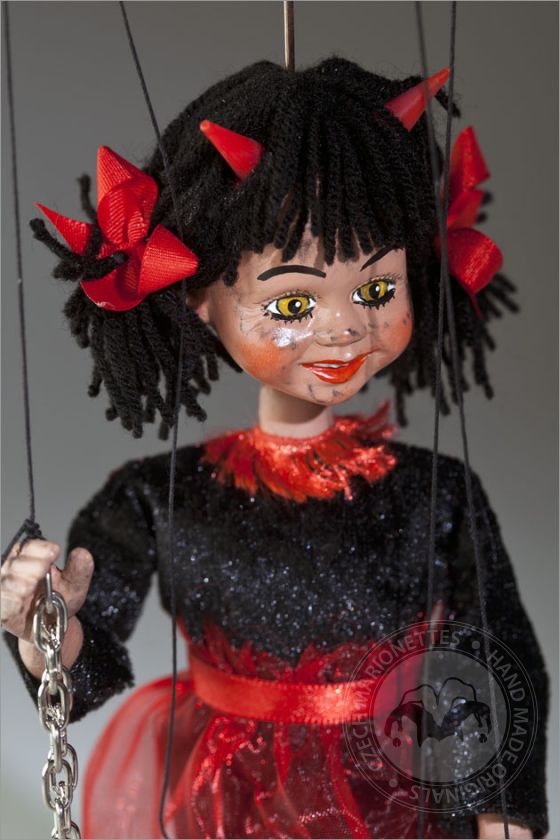 Marionnette: Elle est Diabolique!