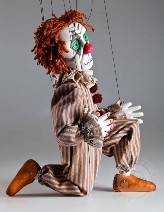 Der gespenstische Klaun - eine Marionette aus Holz