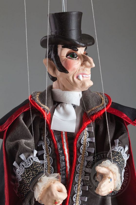 Comte Dracula - une marionnette décorative dans un beau costume