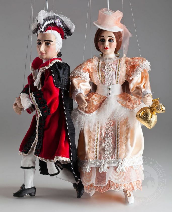 Baroque couple - wonderful puppets in beautiful costumes