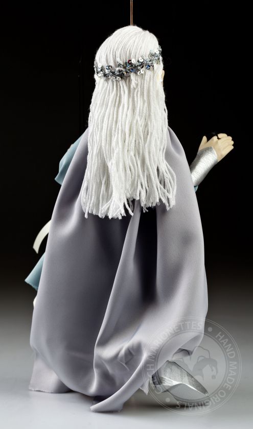 Bělovlasá elfka Calven – loutka v blankytných šatech