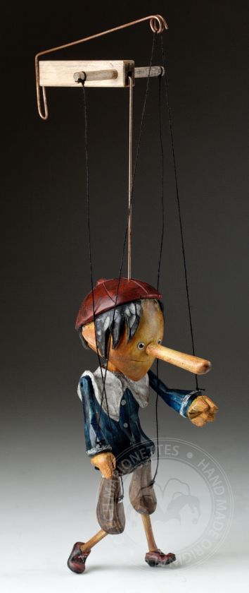 Superstar Pinocchio - une marionnette en bois au look original