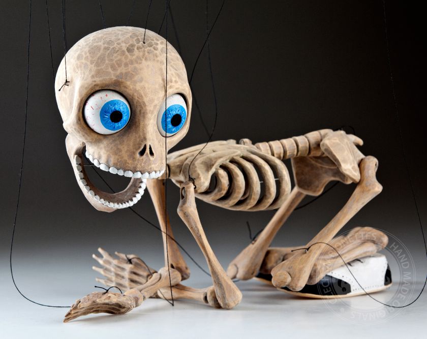 Squelette unique spécial sculpté par Aleš