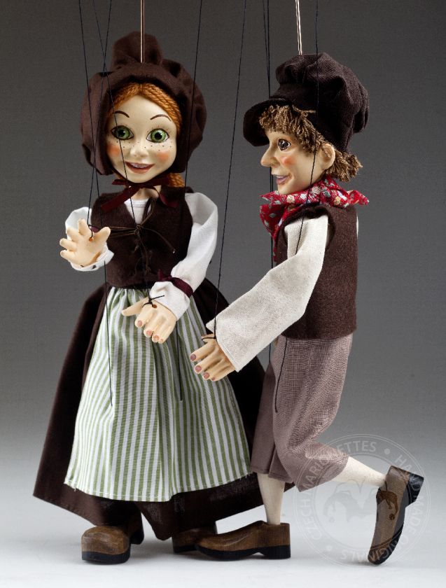 Wonderful marionette couple: Dorothy and Pepa in love