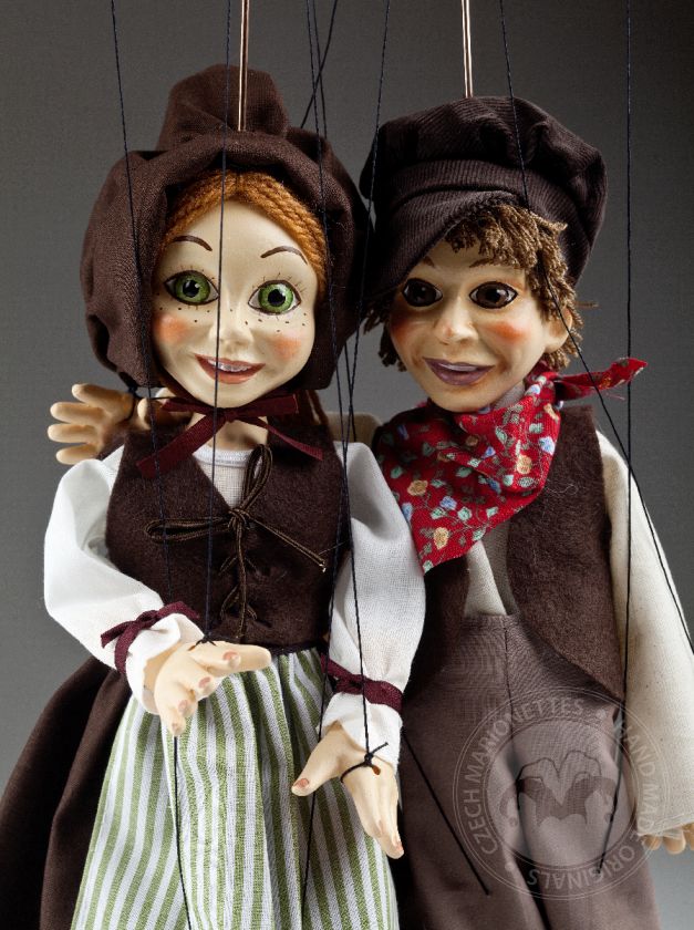 Wonderful marionette couple: Dorothy and Pepa in love
