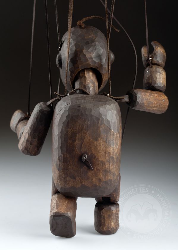 Golem - eine handgeschnitzte Marionette, inspiriert von Prager Legenden