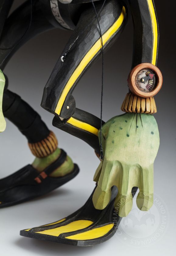 Frog diver – hand carved marionette from linden wood