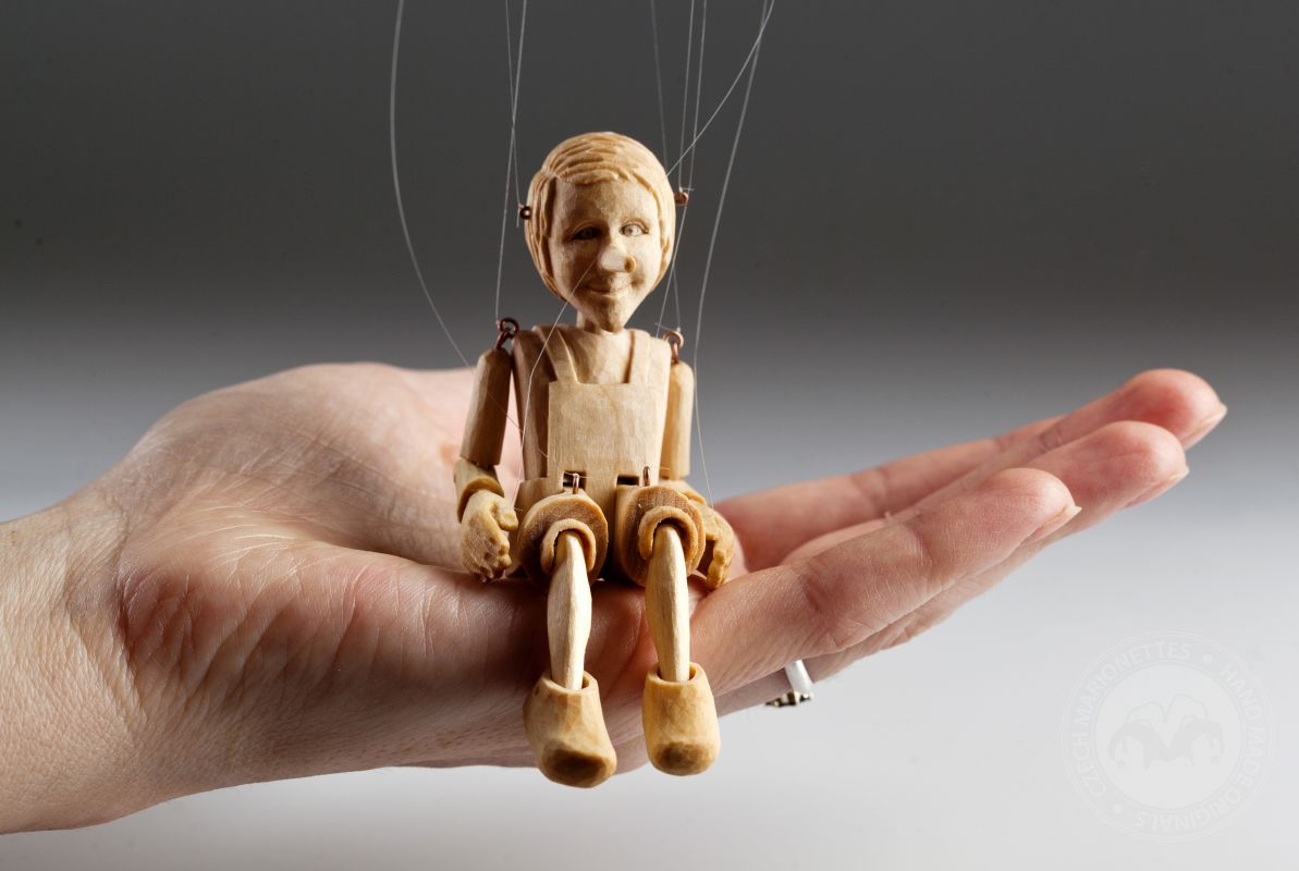 https://www.marionettes.cz/images/loutky/full/Czech-Marionettes-prd-1159/the-smallest-pinocchio-marionette.824c.jpg