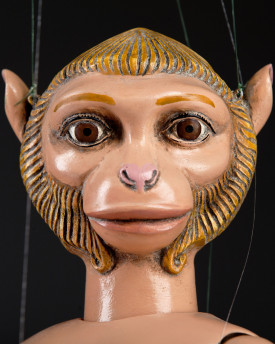 Opičí žena – loutka s tělem dívky a hlavou opice