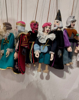 Set of 8pcs of plaster marionette