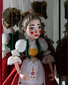 Chitty Chitty Bang Bang – Marionnettes sur mesure Doll on a Music Box