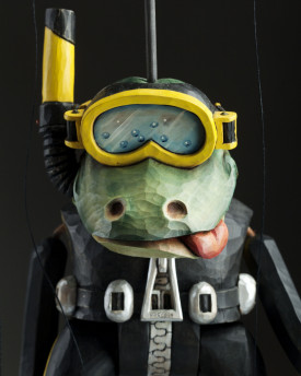 Frog diver – hand carved marionette from linden wood