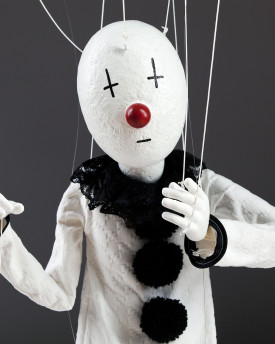 Marioneta de Pierrot con cara de payaso