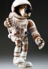 foto: Pes astronaut dřevěná loutka