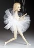 foto: Handgeschnitzte Marionette aus Ballerina aus Holz