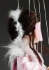foto: Schöne Aschenputtel - eine Marionette in einem rosa Kleid mit einem Schleier