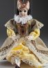 foto: Dvorní dáma Elizabeth – půvabná loutka v noblesních šatečkách