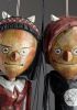 foto: Superstars Devils - ein süßes teuflisches Paar geschnitzter Marionetten