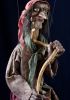 foto: Sorcière tenant un bâton - marionnette antique