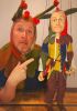 foto: Mittelalterlicher Mann in einem Narrenkostüm - Marionette nach Maß