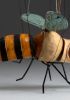 foto: Guêpe - Marionnette en bois sculptée à la main