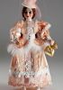 foto: Comtesse Rosie - une marionnette dans une robe saumon