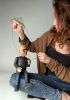 foto: Stylizovaná ručně řezaná loutka podle fotografie